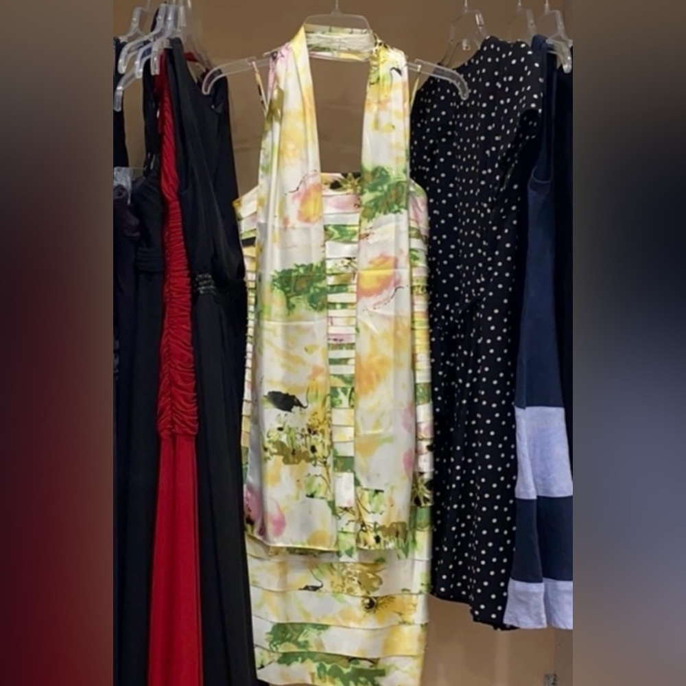 Beautiful floral silk Dress with wrap - Picture 4 of 14